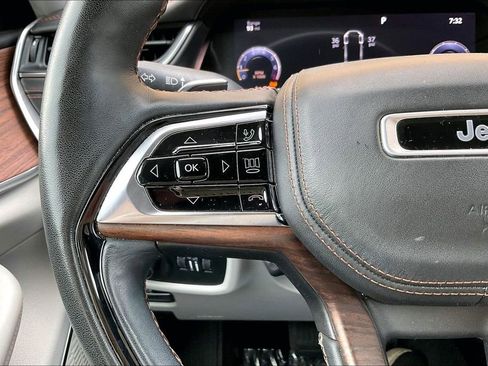 Used 2021 Jeep Grand Cherokee L Summit w/ Luxury Tech Group V image 18