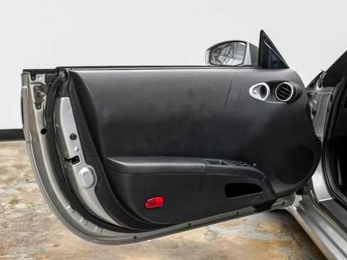 Used 2005 Nissan 350Z Touring RWD image 38