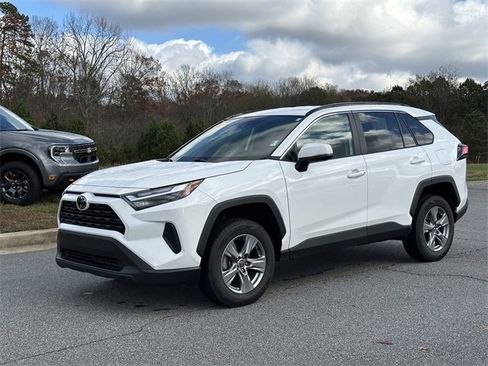 Used 2024 Toyota RAV4 XLE image 3