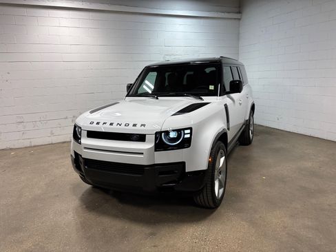 New 2026 Land Rover Defender 130 X-Dynamic SE AWD/4WD image 2