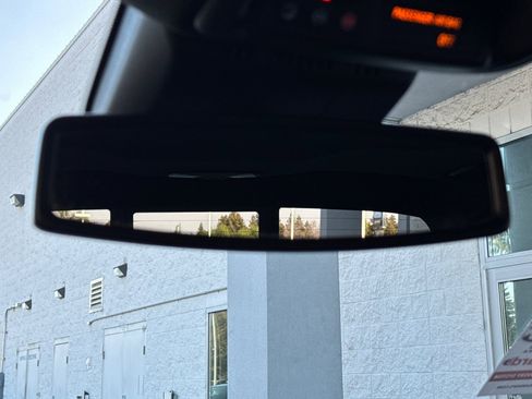 Used 2024 Chevrolet Colorado Z71 w/ Z71 Convenience Package 2 image 25