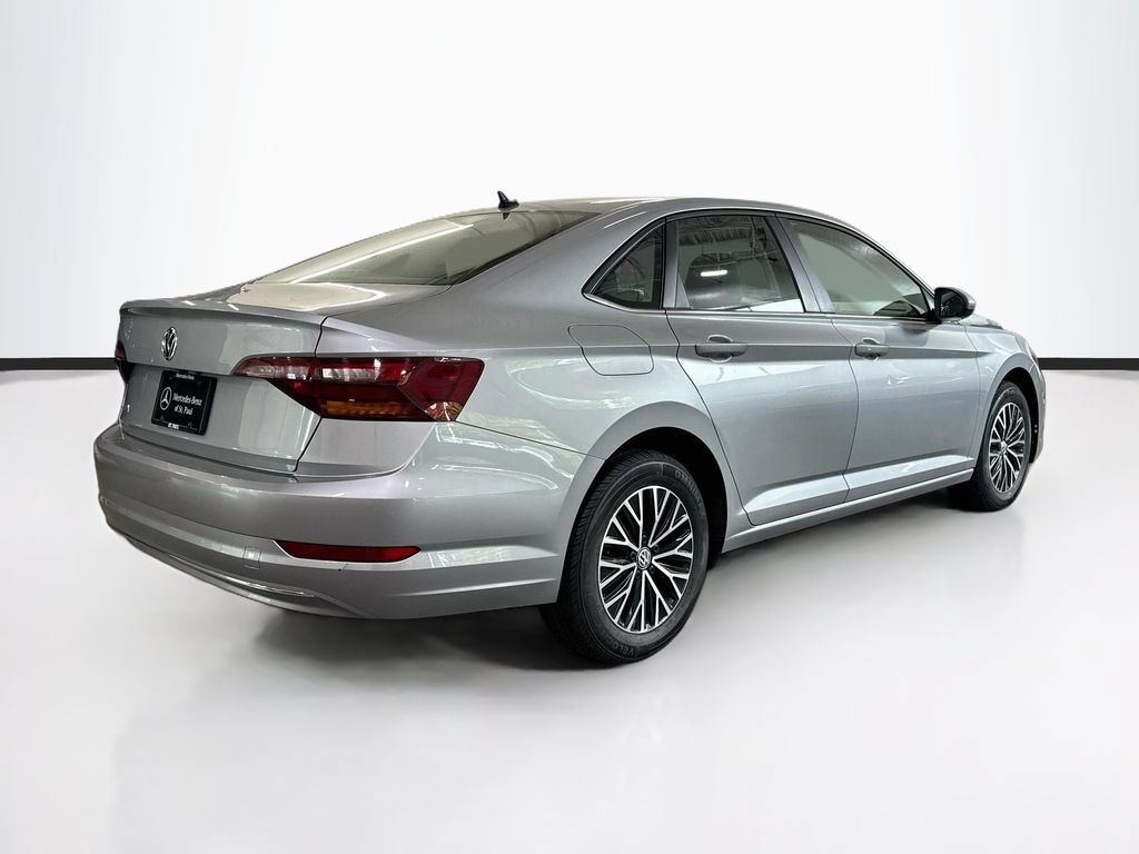 Used 2019 Volkswagen Jetta SE w/ Cold Weather Package FWD image 5