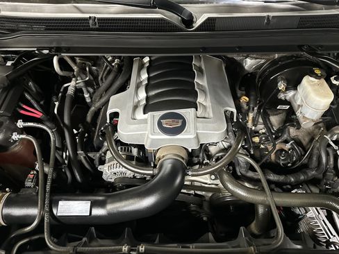 Used 2016 Cadillac Escalade Luxury image 32