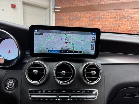 Used 2022 Mercedes-Benz GLC 300 4MATIC w/ Multimedia Package Lite image 18