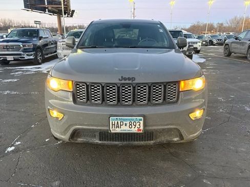 Used 2021 Jeep Grand Cherokee Laredo X image 2