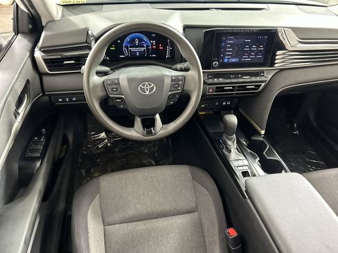Used 2025 Toyota Camry LE image 21
