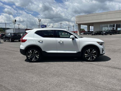 Certified 2023 Volvo XC40 B5 Ultimate w/ Protection Package Premier AWD/4WD image 4