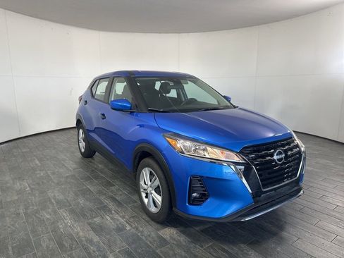 Used 2025 Nissan Kicks S image 3