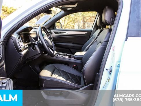 Used 2025 Volkswagen Atlas Cross Sport SE image 17