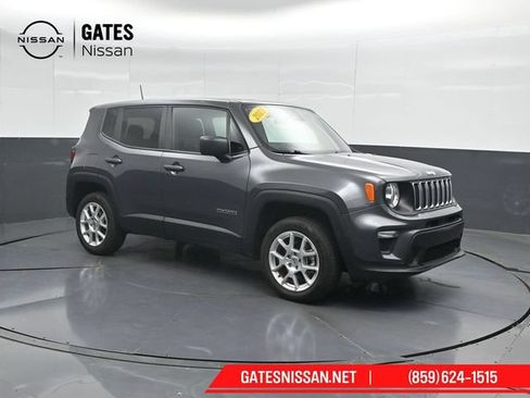 Used 2023 Jeep Renegade Latitude AWD/4WD image 4