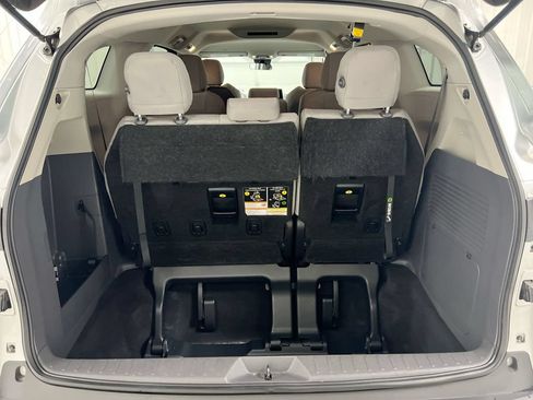 Used 2023 Toyota Sienna LE FWD image 24