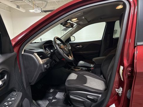 Used 2015 Jeep Cherokee Sport w/ Sport Appearance Group FWD image 18