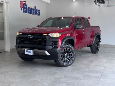 Certified 2025 Chevrolet Colorado Trail Boss AWD/4WD image 2