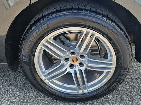 Certified 2019 Porsche Macan S AWD/4WD image 11