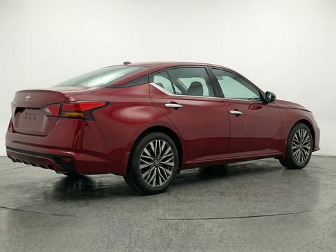 Used 2025 Nissan Altima 2.5 SV image 9