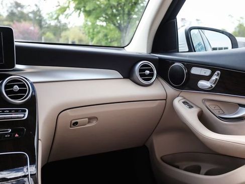 Used 2017 Mercedes-Benz GLC 300 4MATIC image 25
