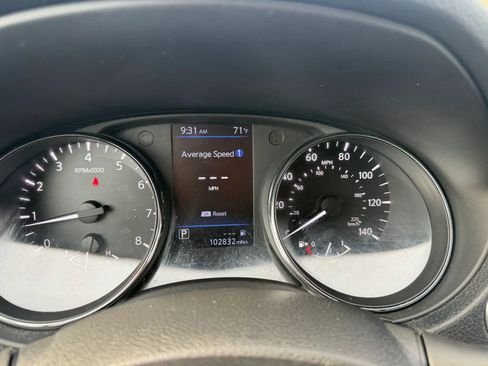 Used 2018 Nissan Rogue SV w/ Premium Package image 12