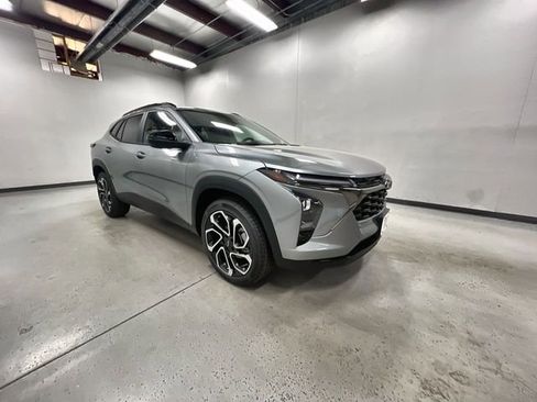 New 2026 Chevrolet Trax RS w/ Sunroof Package FWD image 2