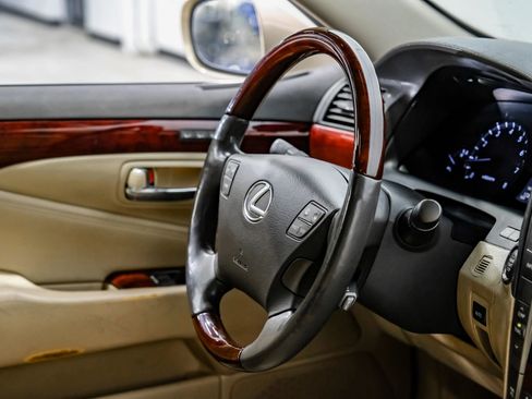 Used 2007 Lexus LS 460 RWD image 20