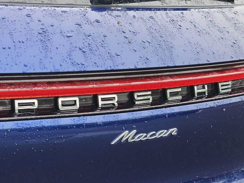 Used 2023 Porsche Macan AWD/4WD image 28