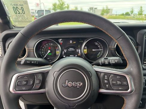 Used 2023 Jeep Wrangler Unlimited Sahara AWD/4WD image 12