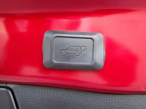 Used 2023 Toyota RAV4 XLE Premium image 7