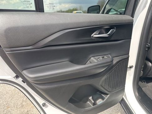 Used 2023 Jeep Grand Cherokee Laredo AWD/4WD image 53
