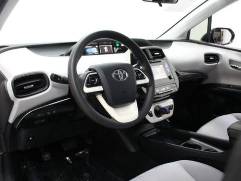 Used 2018 Toyota Prius Two image 6