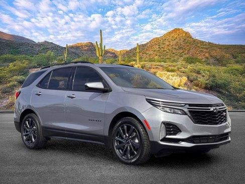 Used 2023 Chevrolet Equinox RS FWD image 2