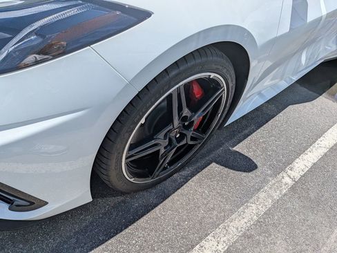 Used 2024 Chevrolet Corvette Stingray Premium Cpe w/ Z51 Performance Package RWD image 3