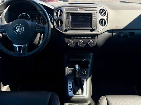 Used 2017 Volkswagen Tiguan S image 27