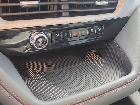 Used 2025 Ford Explorer Active image 25