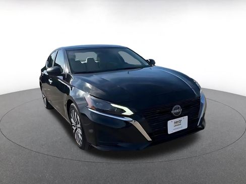 Used 2025 Nissan Altima 2.5 SV image 3