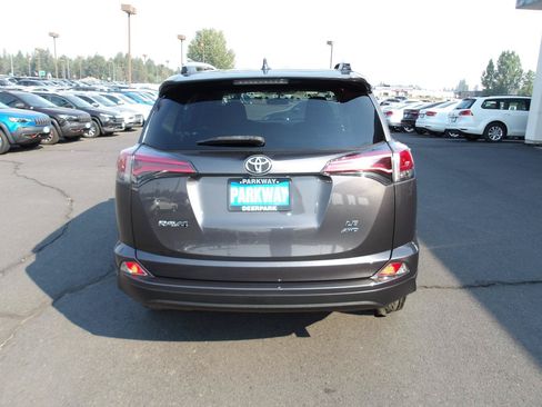 Used 2016 Toyota RAV4 LE AWD/4WD image 4