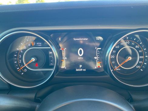 Used 2023 Jeep Gladiator Sport image 17