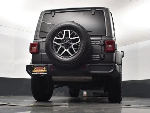 Used 2025 Jeep Wrangler Unlimited Sahara AWD/4WD image 13