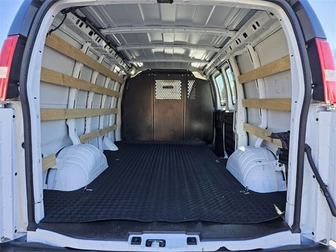 Used 2024 GMC Savana 2500 w/ Driver Convenience Package image 9