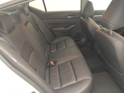 Used 2023 Nissan Altima 2.5 SR w/ SR Premium Package image 19