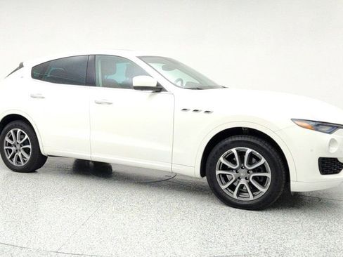 Used 2017 Maserati Levante image 3