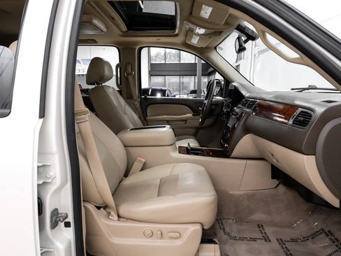 Used 2013 Chevrolet Tahoe LTZ RWD image 39