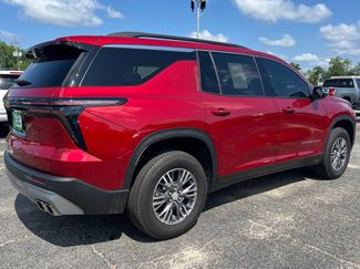 Used 2025 Chevrolet Traverse LT w/ Driver Confidence Package FWD video 3
