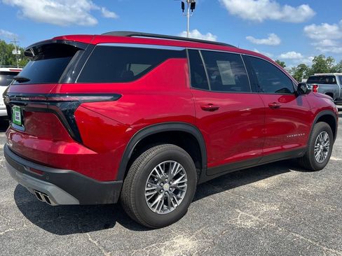 Used 2025 Chevrolet Traverse LT w/ Driver Confidence Package FWD image 3