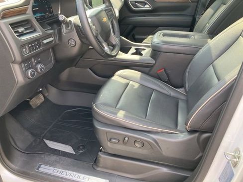 Used 2023 Chevrolet Suburban Premier w/ Premium Package 2 AWD/4WD image 22