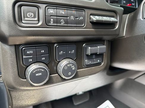 Used 2021 Chevrolet Suburban Premier w/ Premium Package AWD/4WD image 20