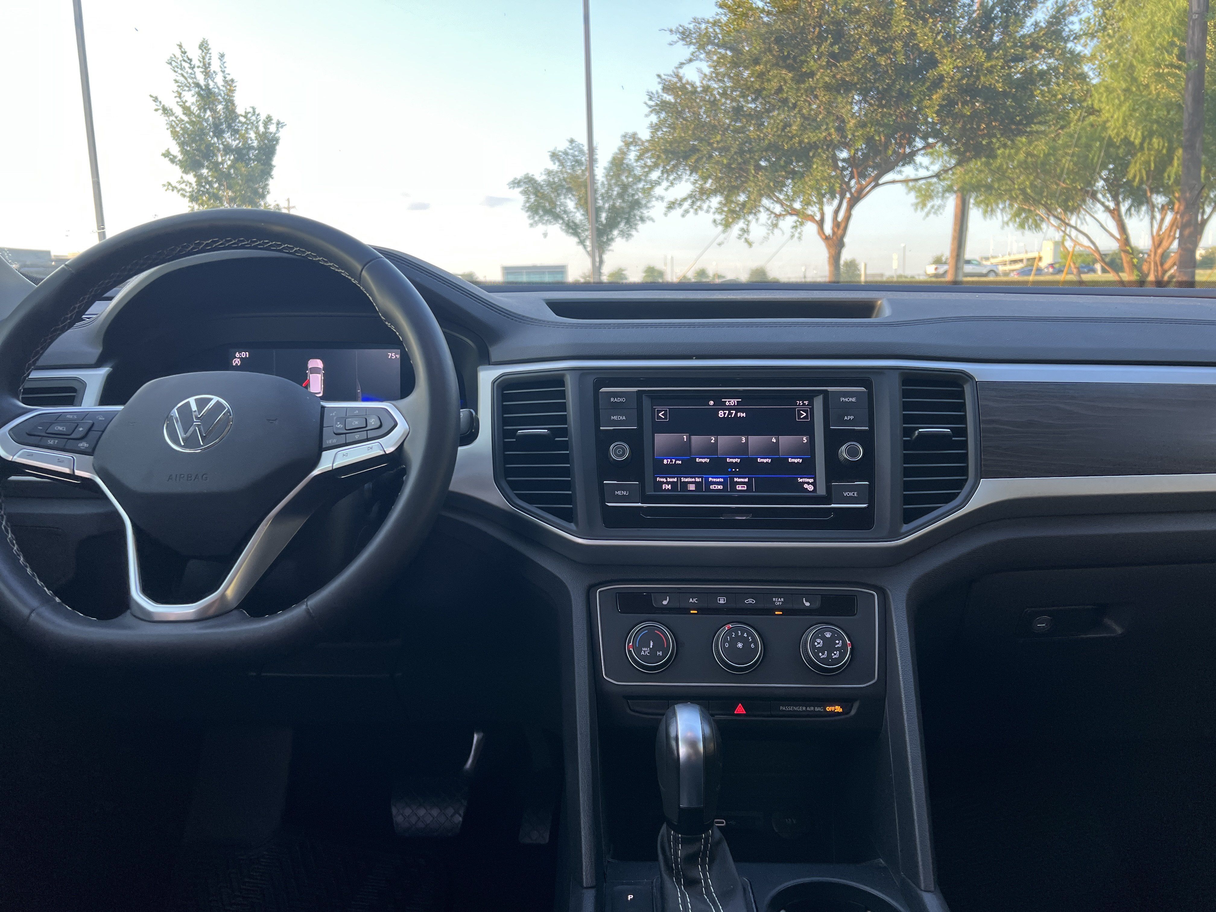 Used 2022 Volkswagen Atlas SE FWD image 25