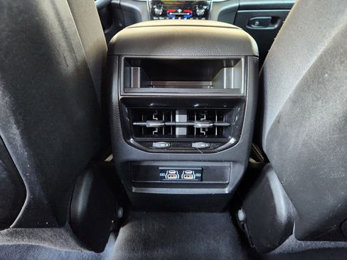 Used 2024 Jeep Grand Cherokee Laredo image 33