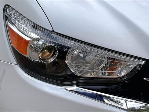 Used 2019 Mitsubishi Outlander Sport LE AWD/4WD image 29