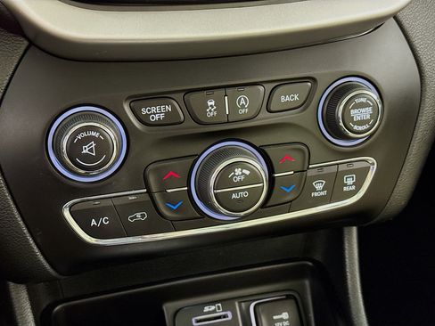 Used 2016 Jeep Cherokee Limited w/ Luxury Group image 19