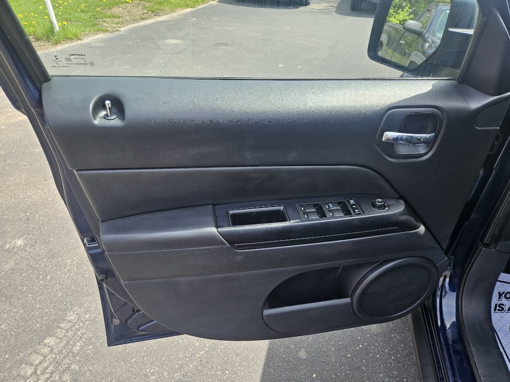Used 2014 Jeep Patriot Latitude FWD image 12