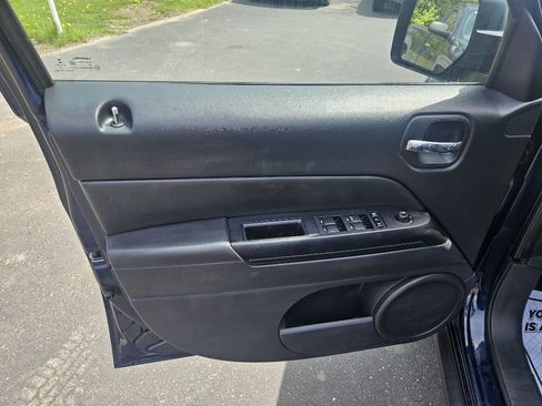 Used 2014 Jeep Patriot Latitude FWD image 12